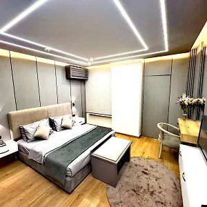 Hotel Queens