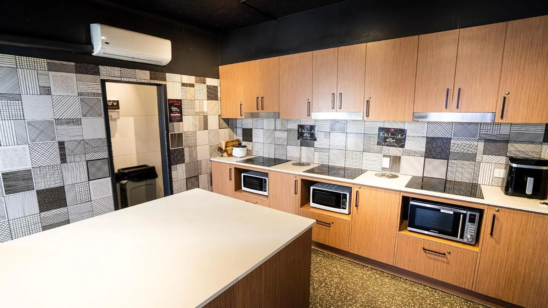 بيت شباب Brisbane Quarters